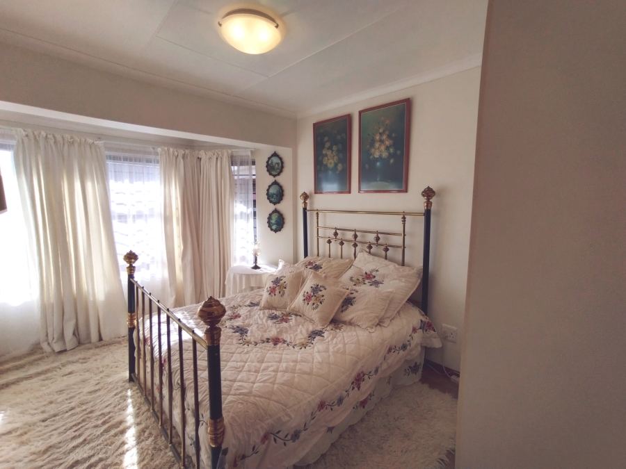 4 Bedroom Property for Sale in Fraaiuitsig Western Cape
